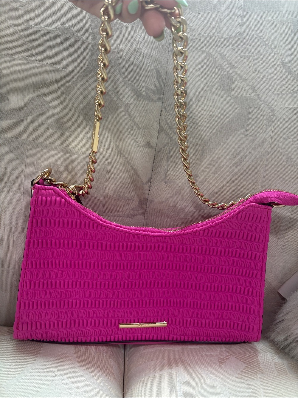 Neon Hot Pink Shoulder bag Gold Chain day to evening NWOT structured